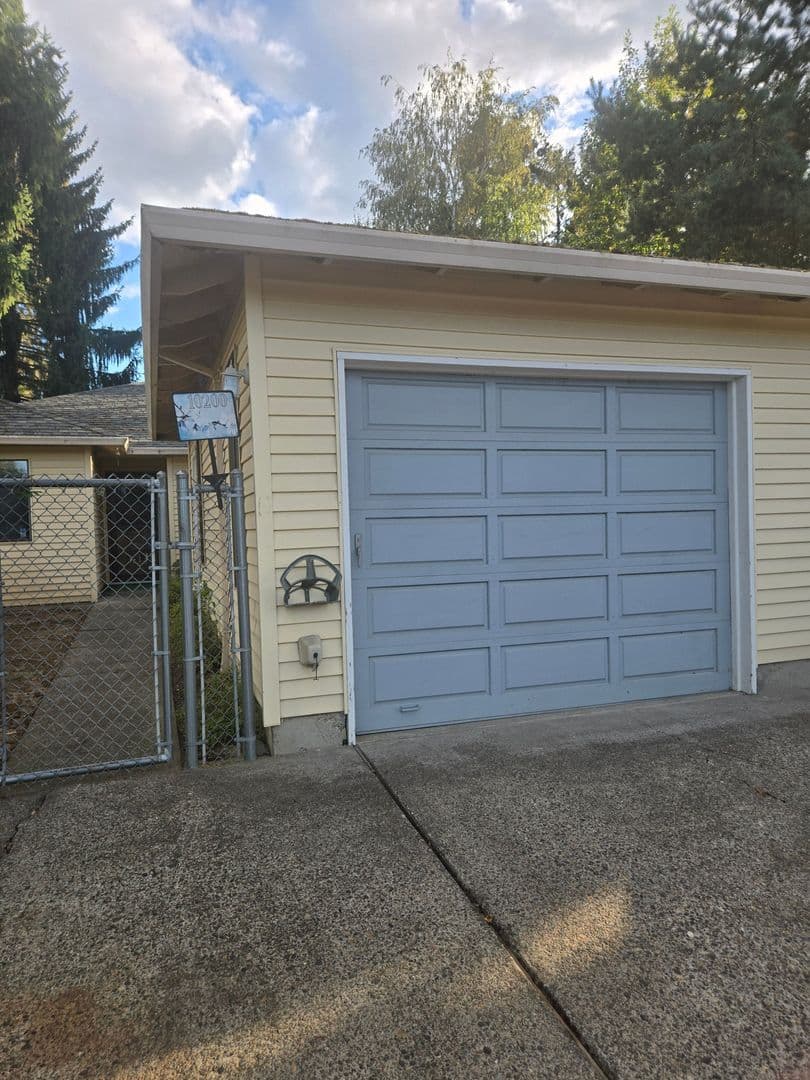 Beaverton Apartment: 10200 SW Crystal St