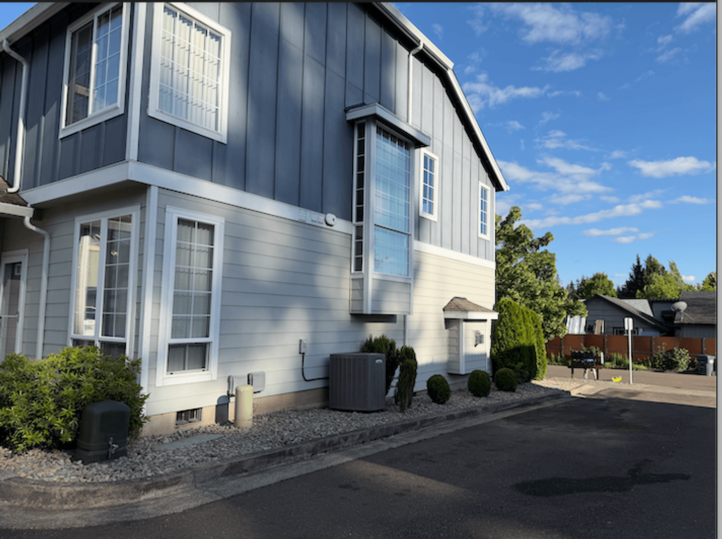 Hillsboro House: 4463 SE Sycamore St