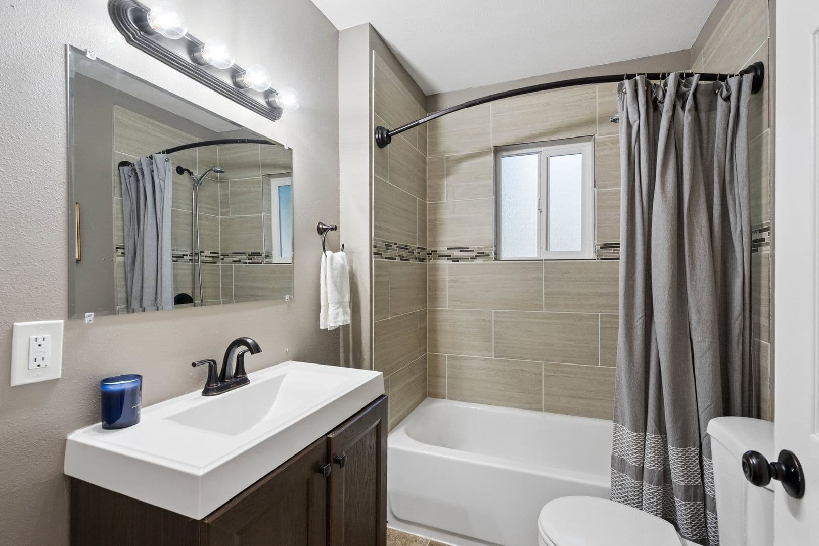 Tigard House: 11945 SW 95th Av