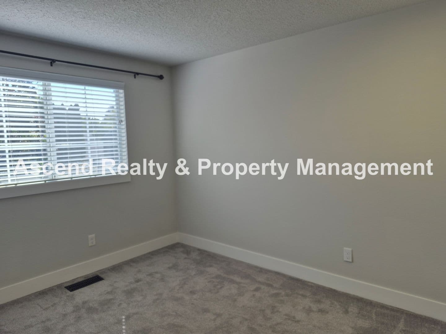 Portland House: 5835 NW Landing Dr