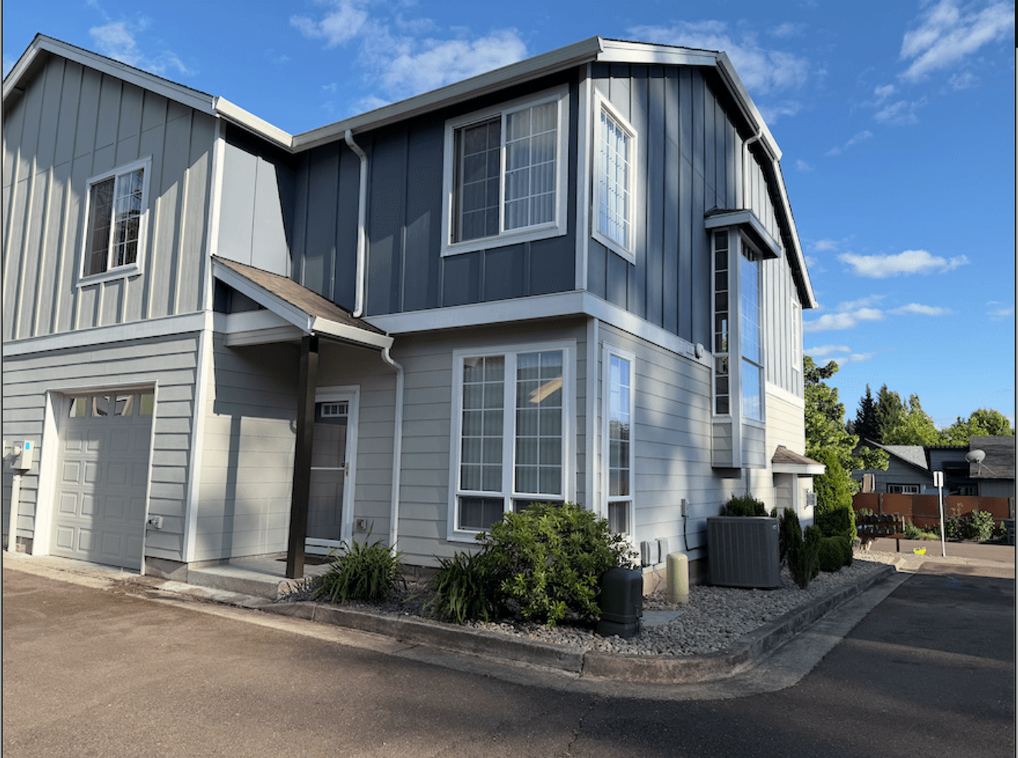 Hillsboro House: 4463 SE Sycamore St