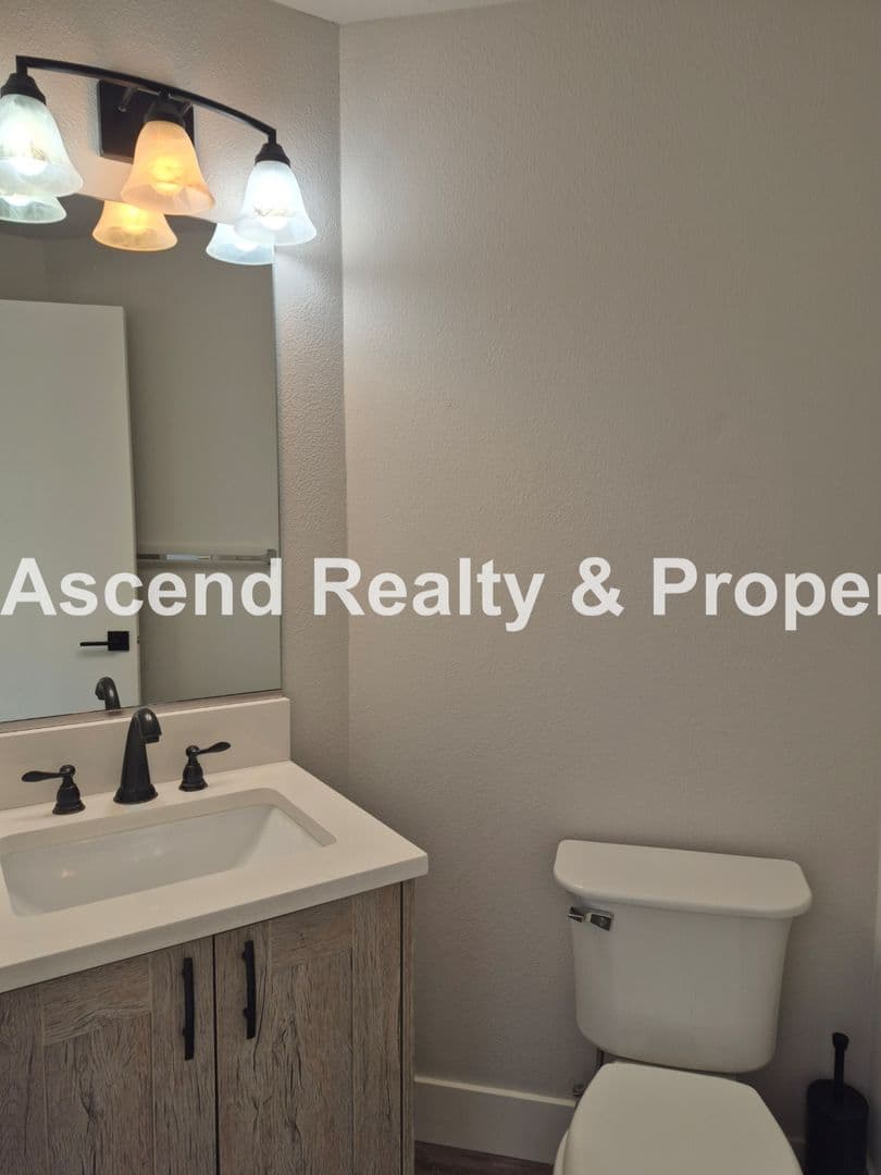 Portland House: 5835 NW Landing Dr