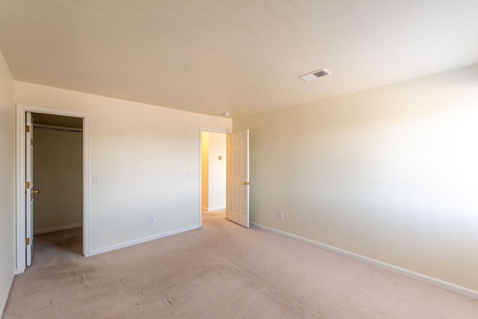 Centennial Apartment: 6600 S. Vine St.