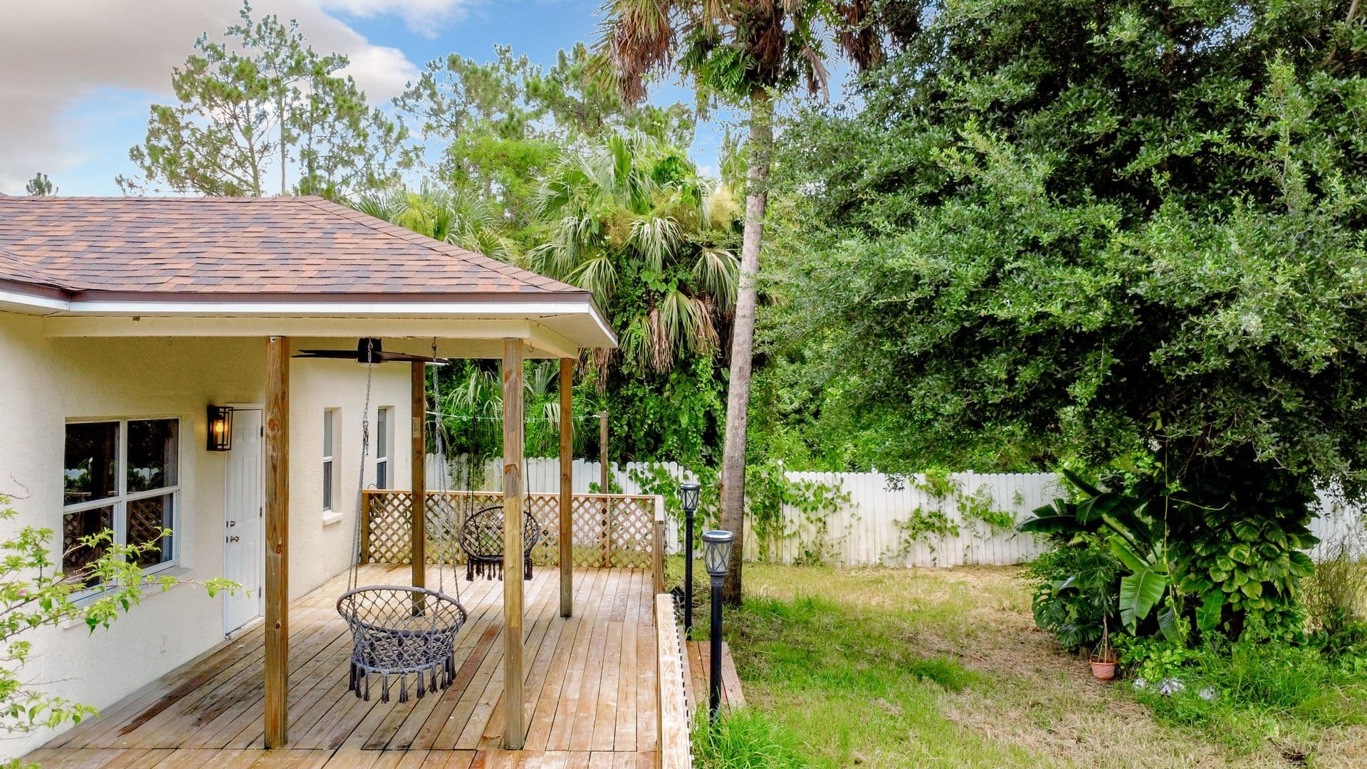 Naples House: 130 16th Ave NE