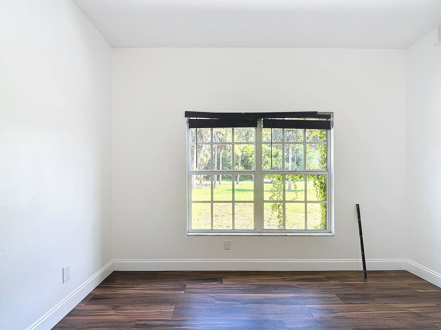 Naples House: 130 16th Ave NE