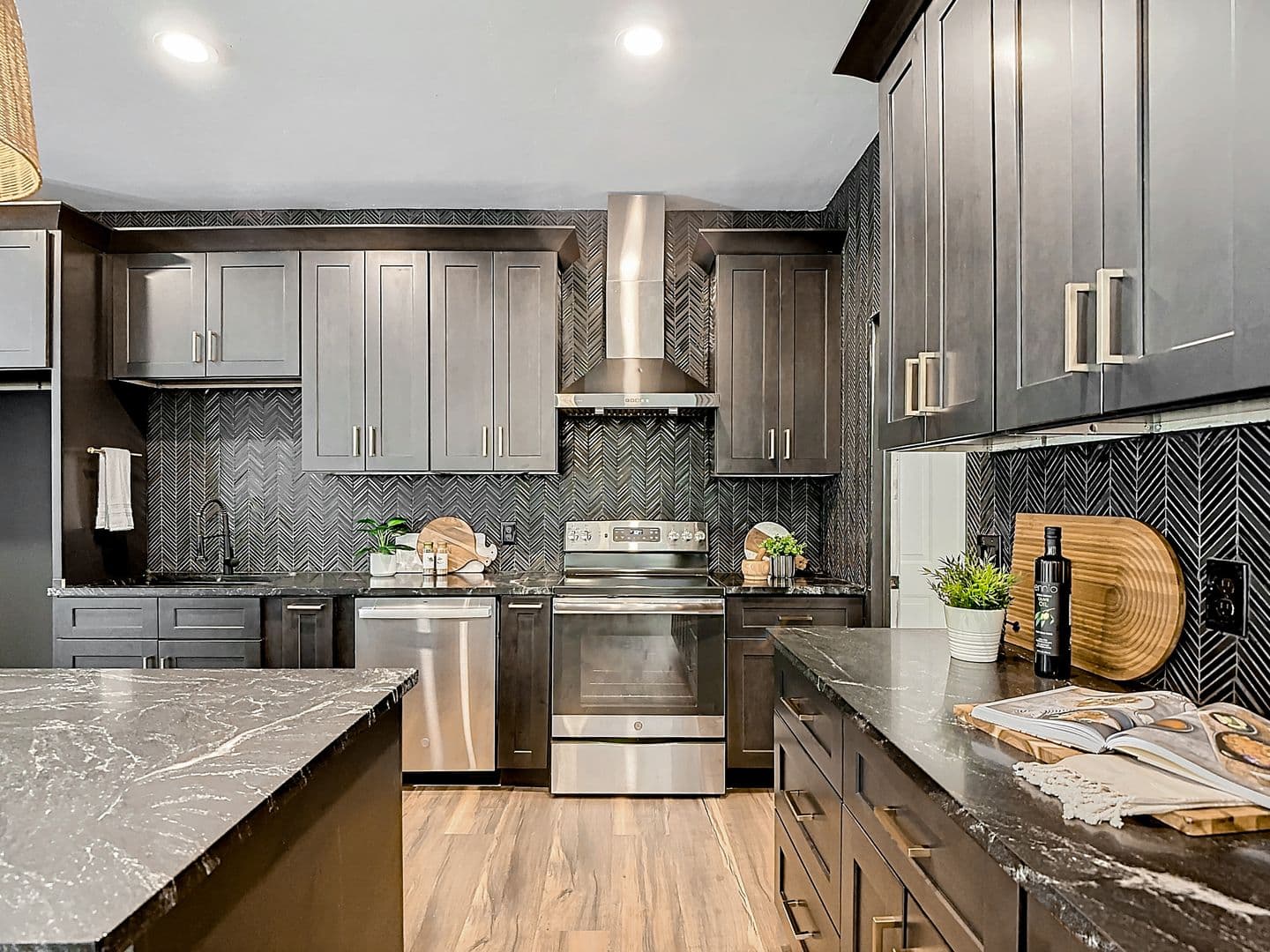 Naples House: 130 16th Ave NE
