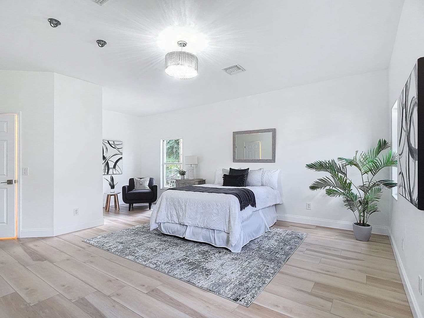 Naples House: 130 16th Ave NE