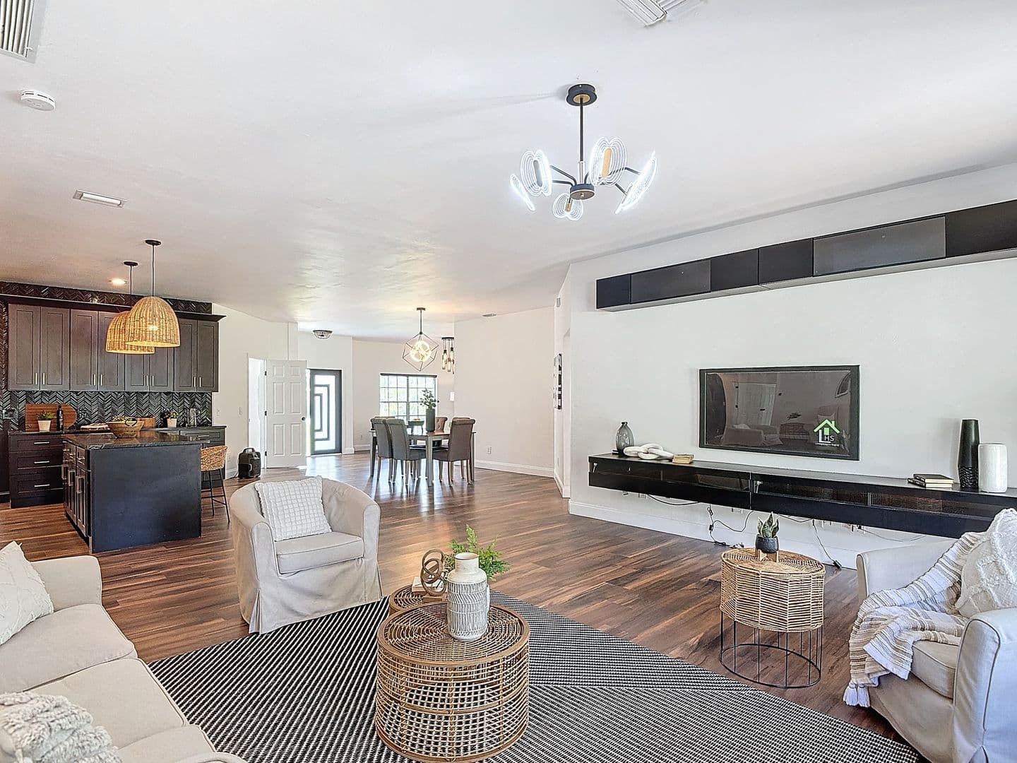 Naples House: 130 16th Ave NE