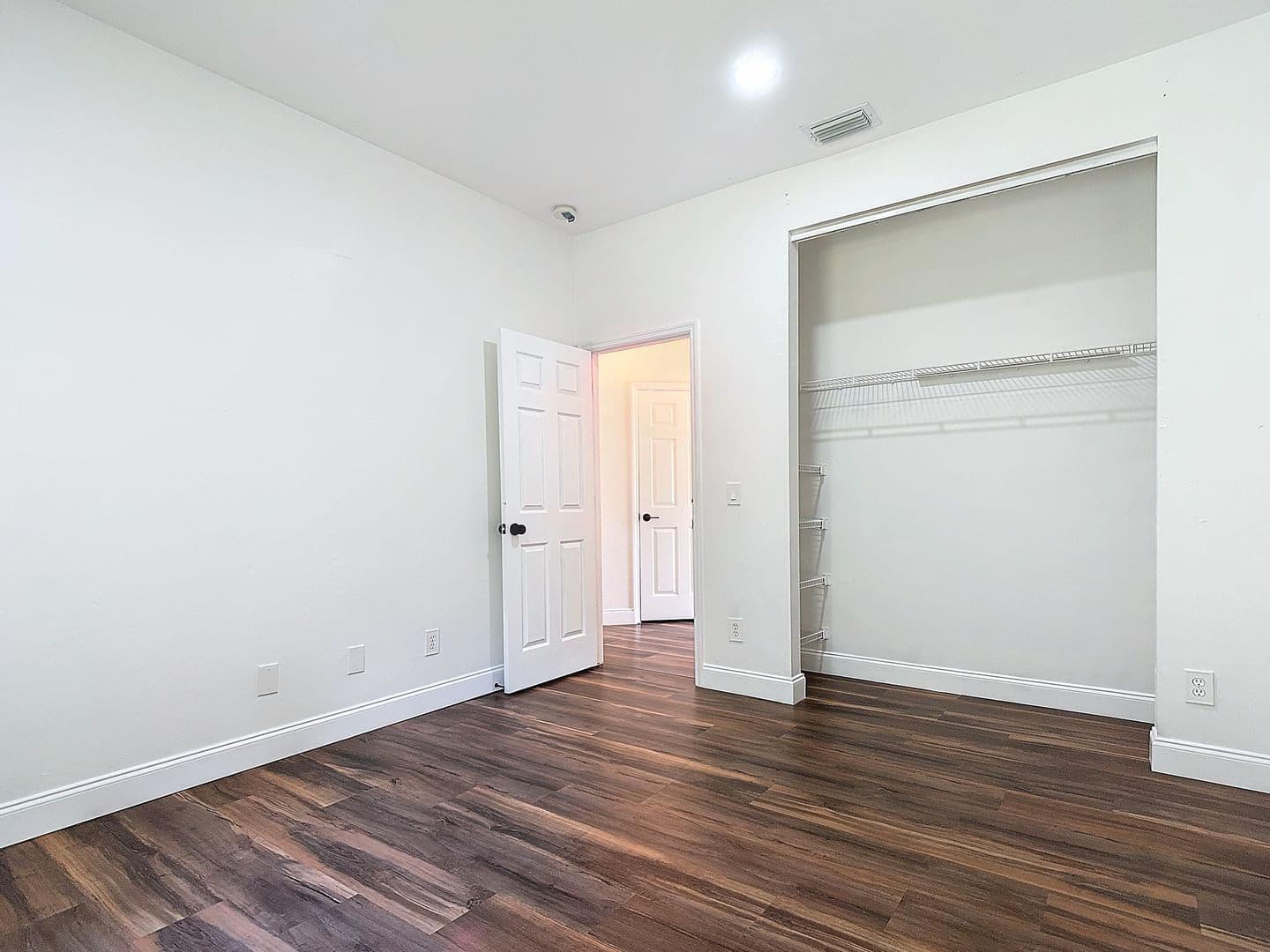 Naples House: 130 16th Ave NE