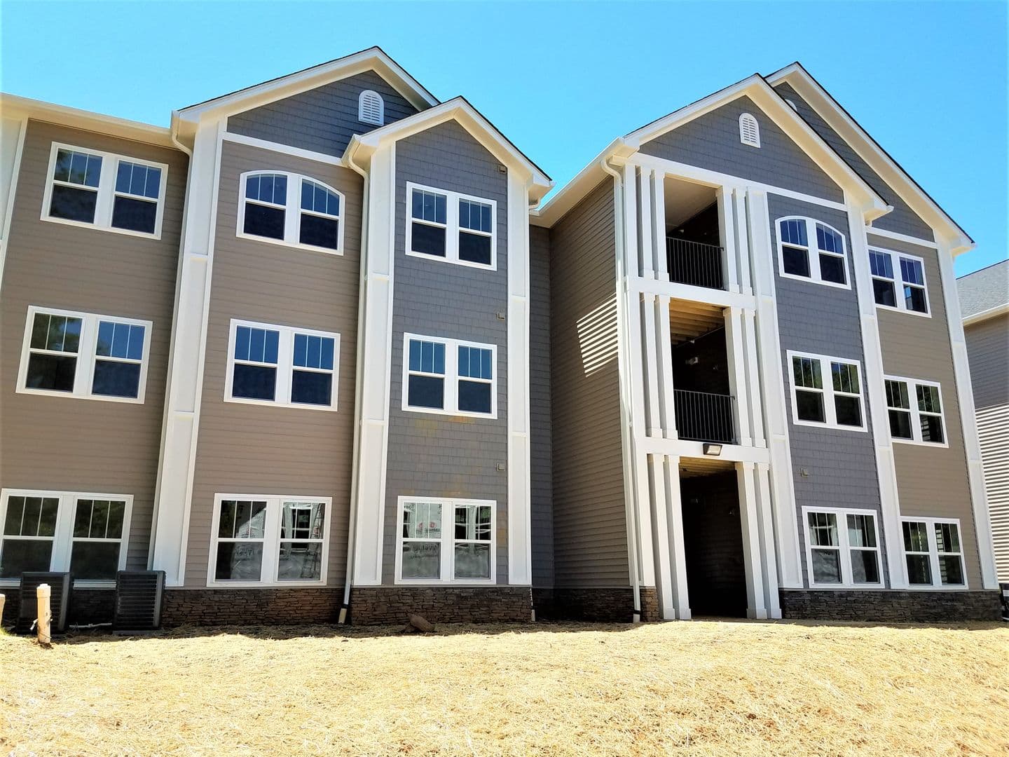 Jefferson Apartment: Academy St