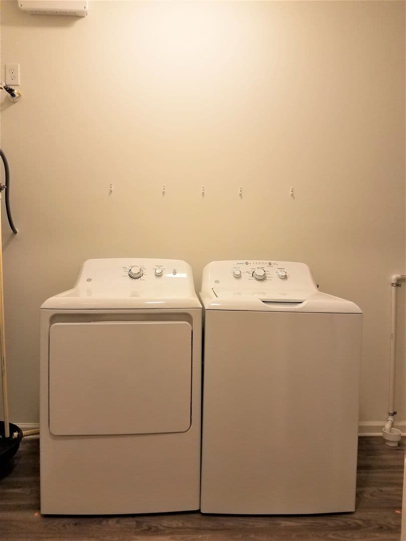 Jefferson Apartment: Academy St