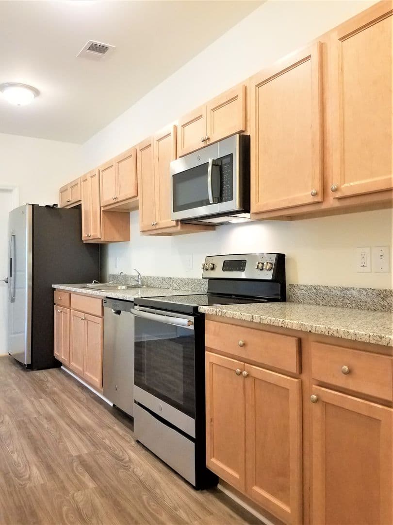 Jefferson Apartment: Academy St