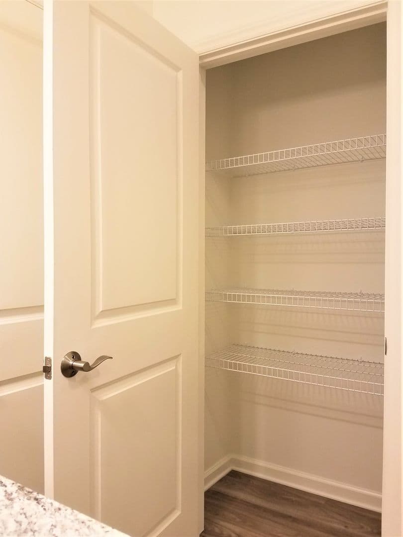 Jefferson Apartment: Academy St