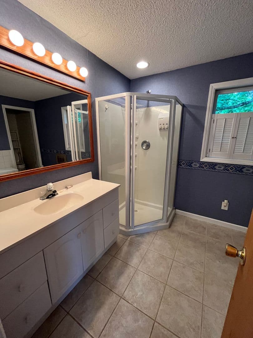 West Jefferson House: 326 Monticello Dr
