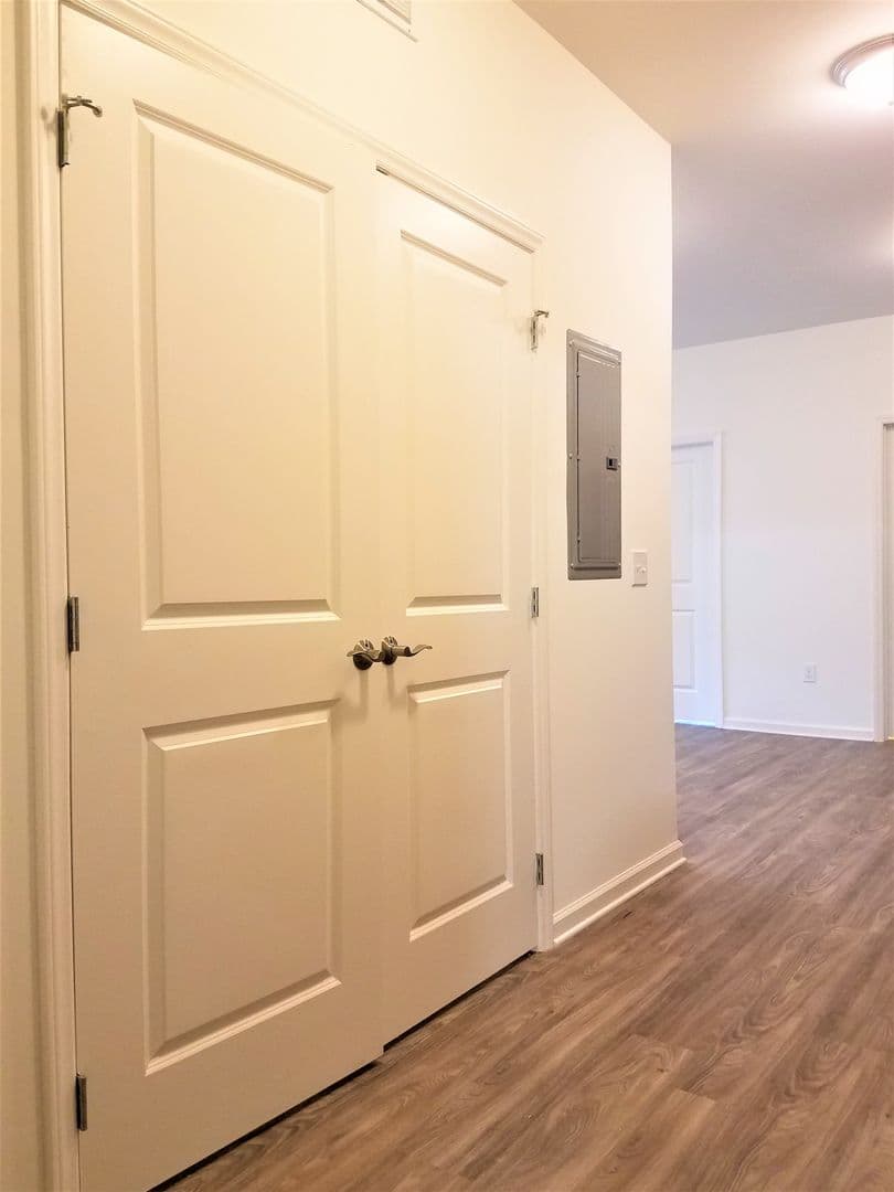 Jefferson Apartment: Academy St