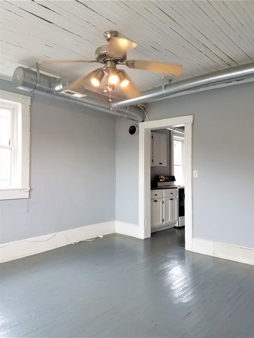 West Jefferson House: 101 A N Jefferson Ave