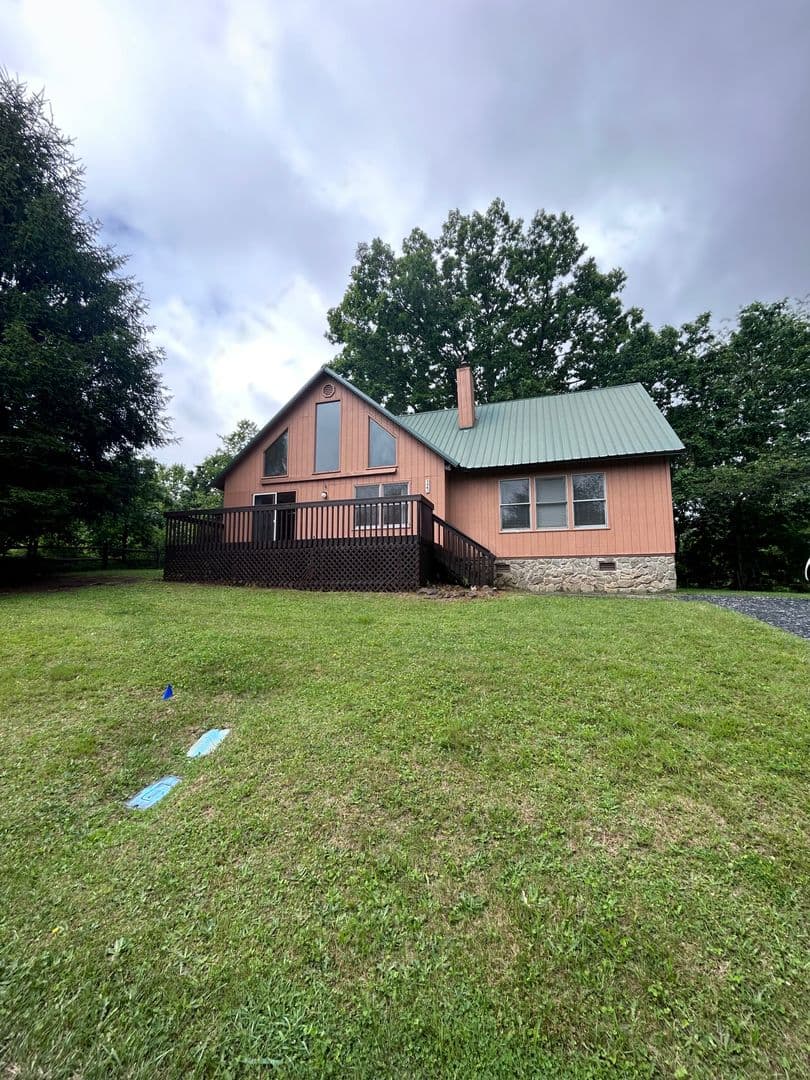 West Jefferson House: 326 Monticello Dr