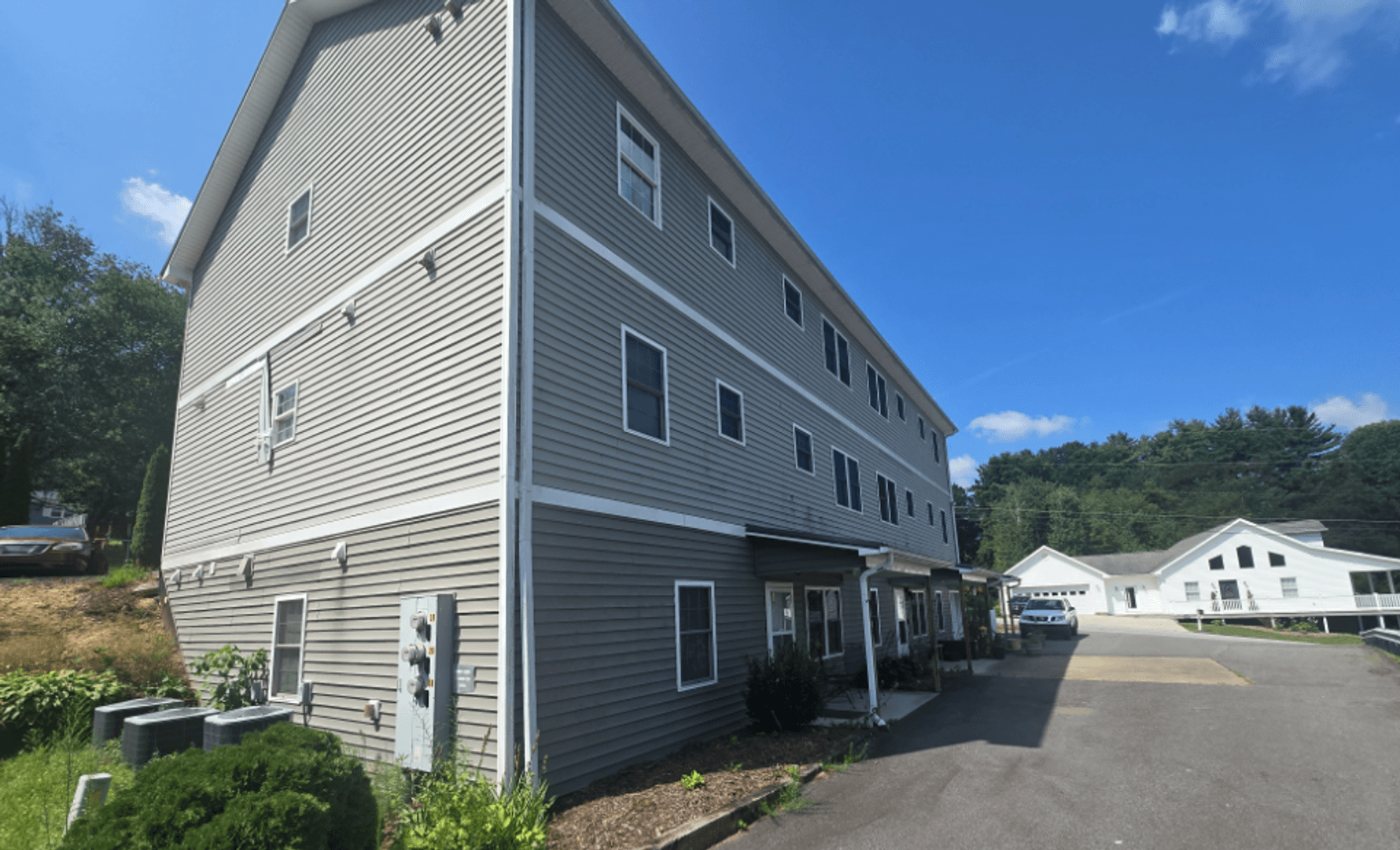 Jefferson Apartment: 337 Academy Street