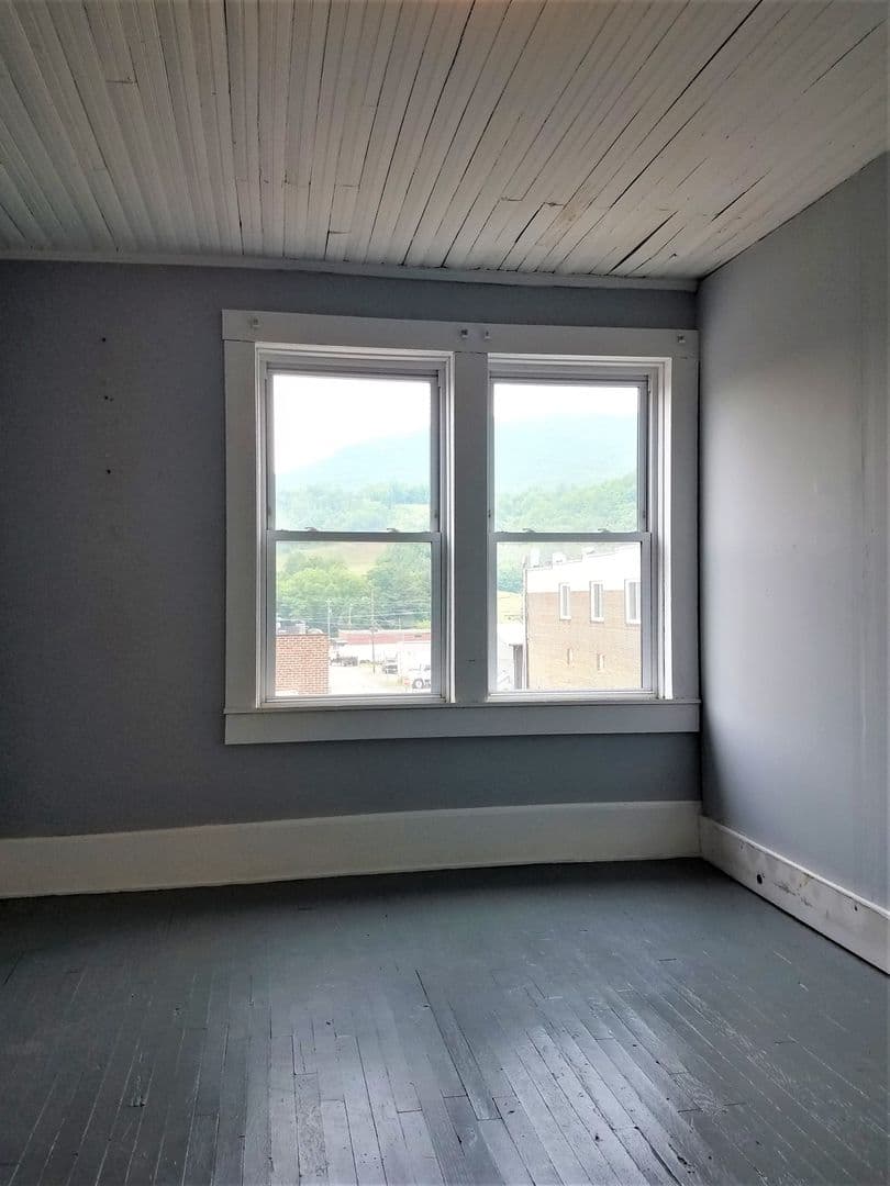 West Jefferson House: 101 A N Jefferson Ave