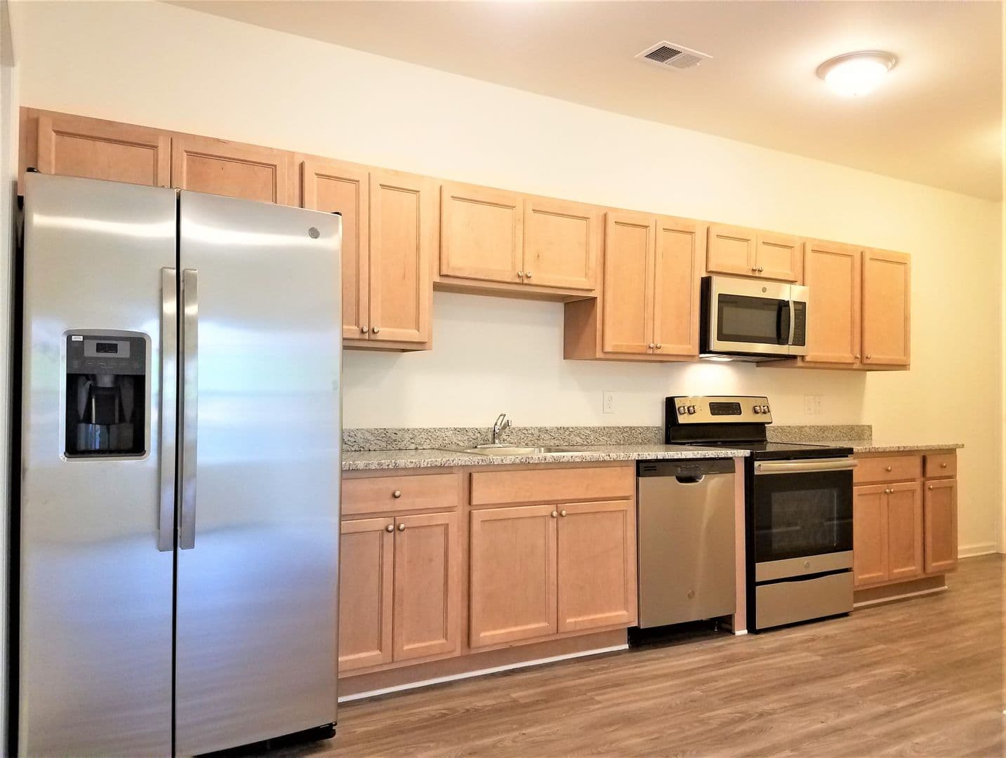 Jefferson Apartment: Academy St
