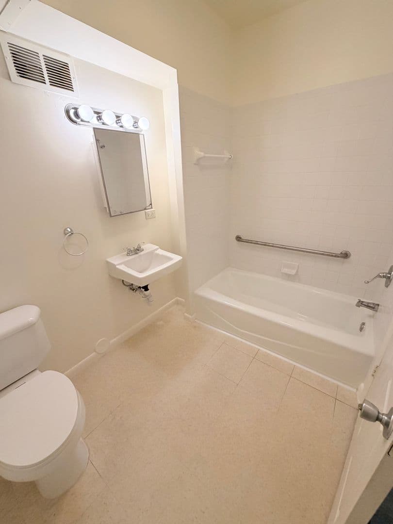 Asheville Apartment: 55 Grove St