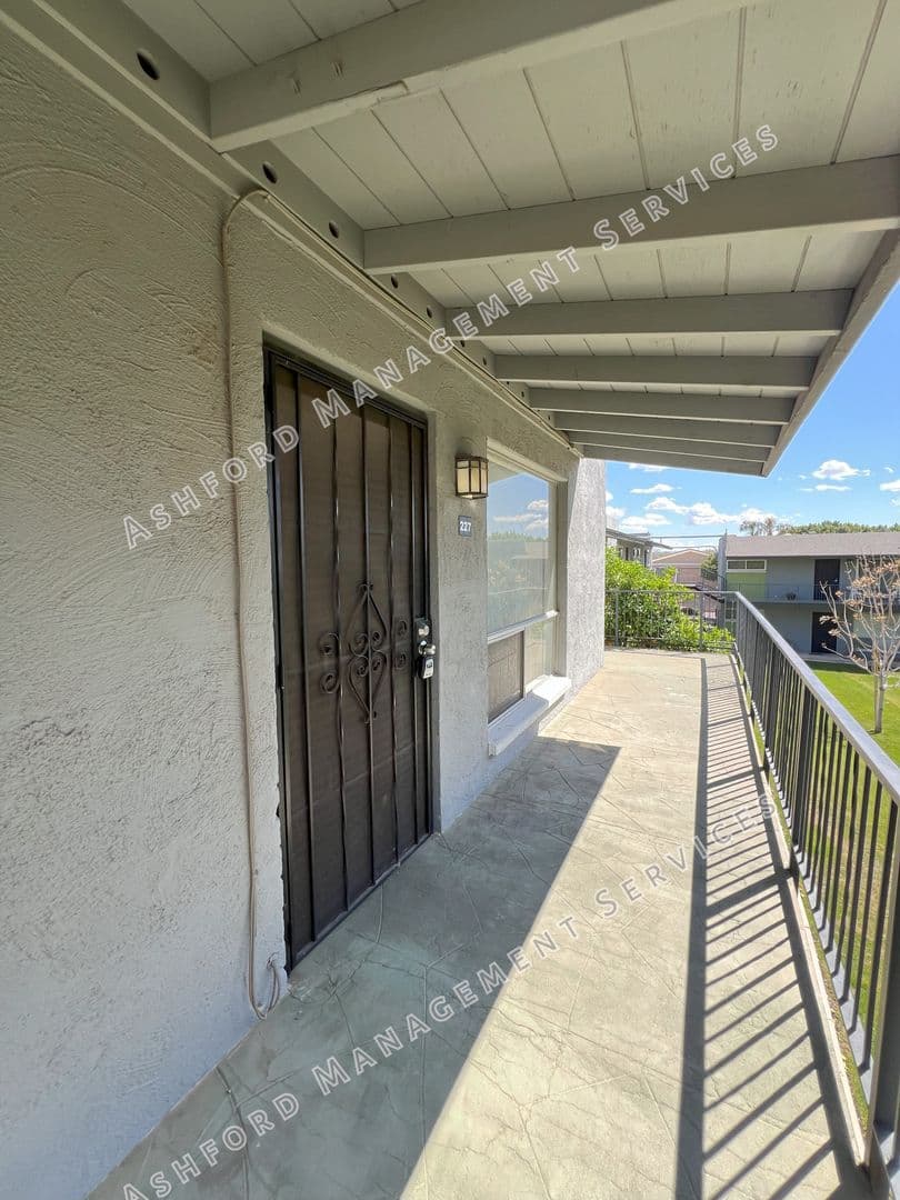 Phoenix Condo: 7141 N 16th St #227