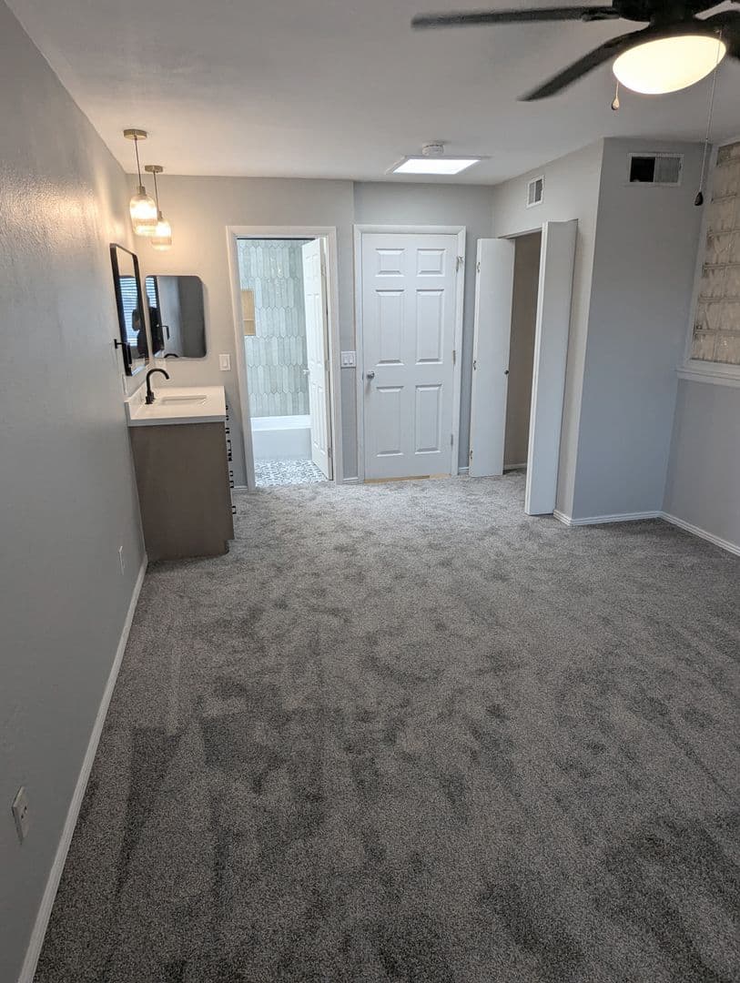 Tempe House: 850 S. River Dr. #1021