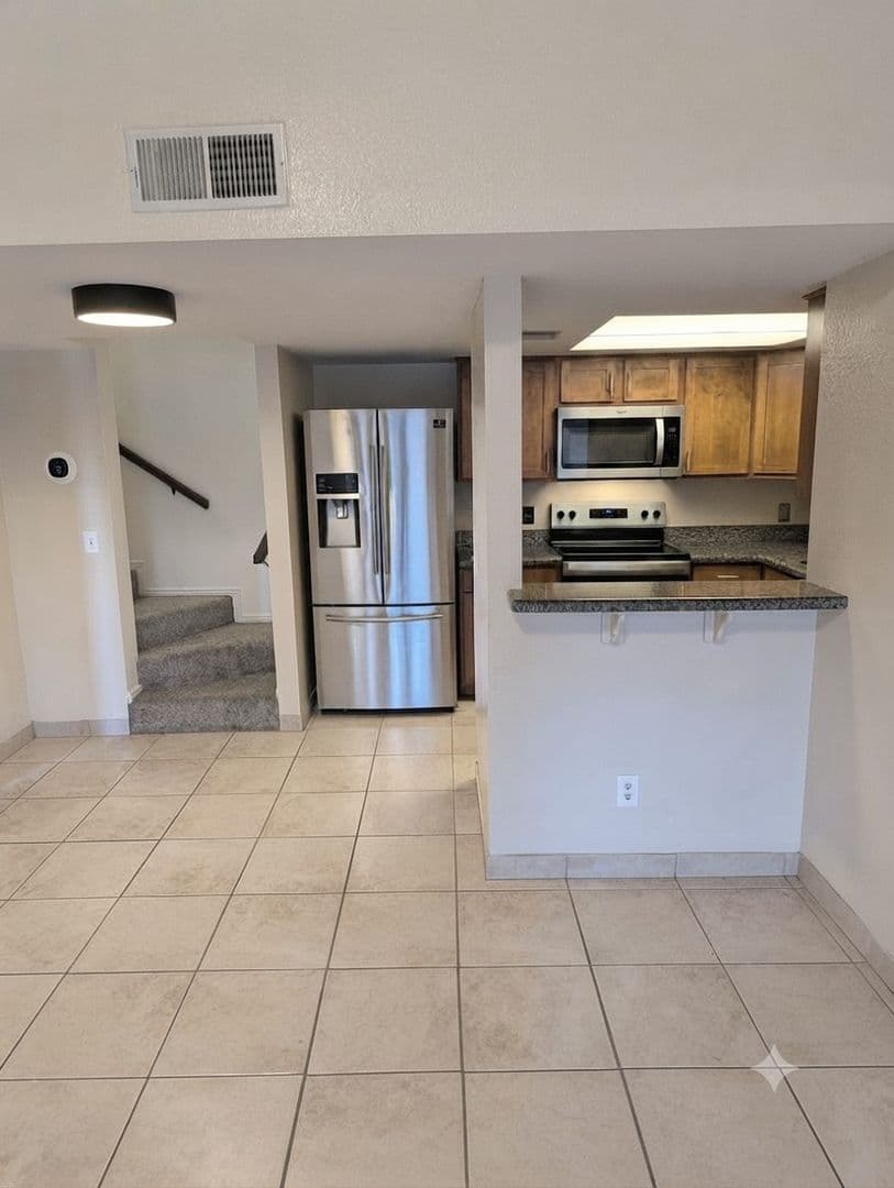 Tempe House: 850 S. River Dr. #1021