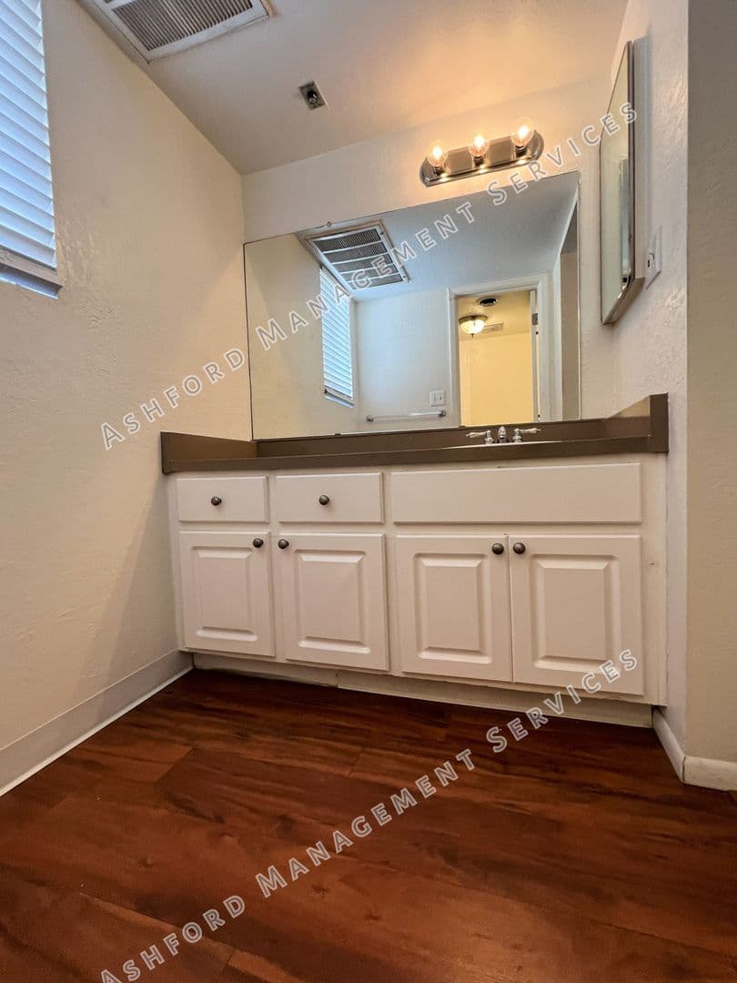 Phoenix Condo: 7141 N 16th St #227