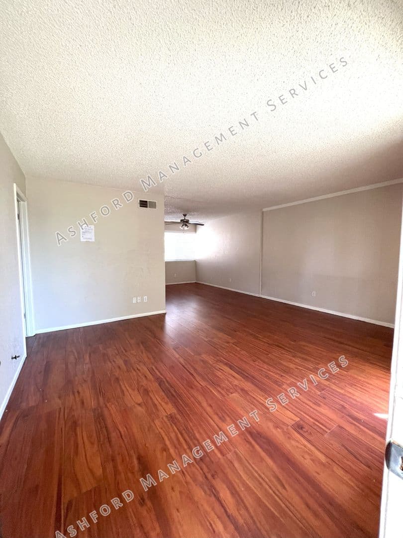 Phoenix Condo: 7141 N 16th St #227