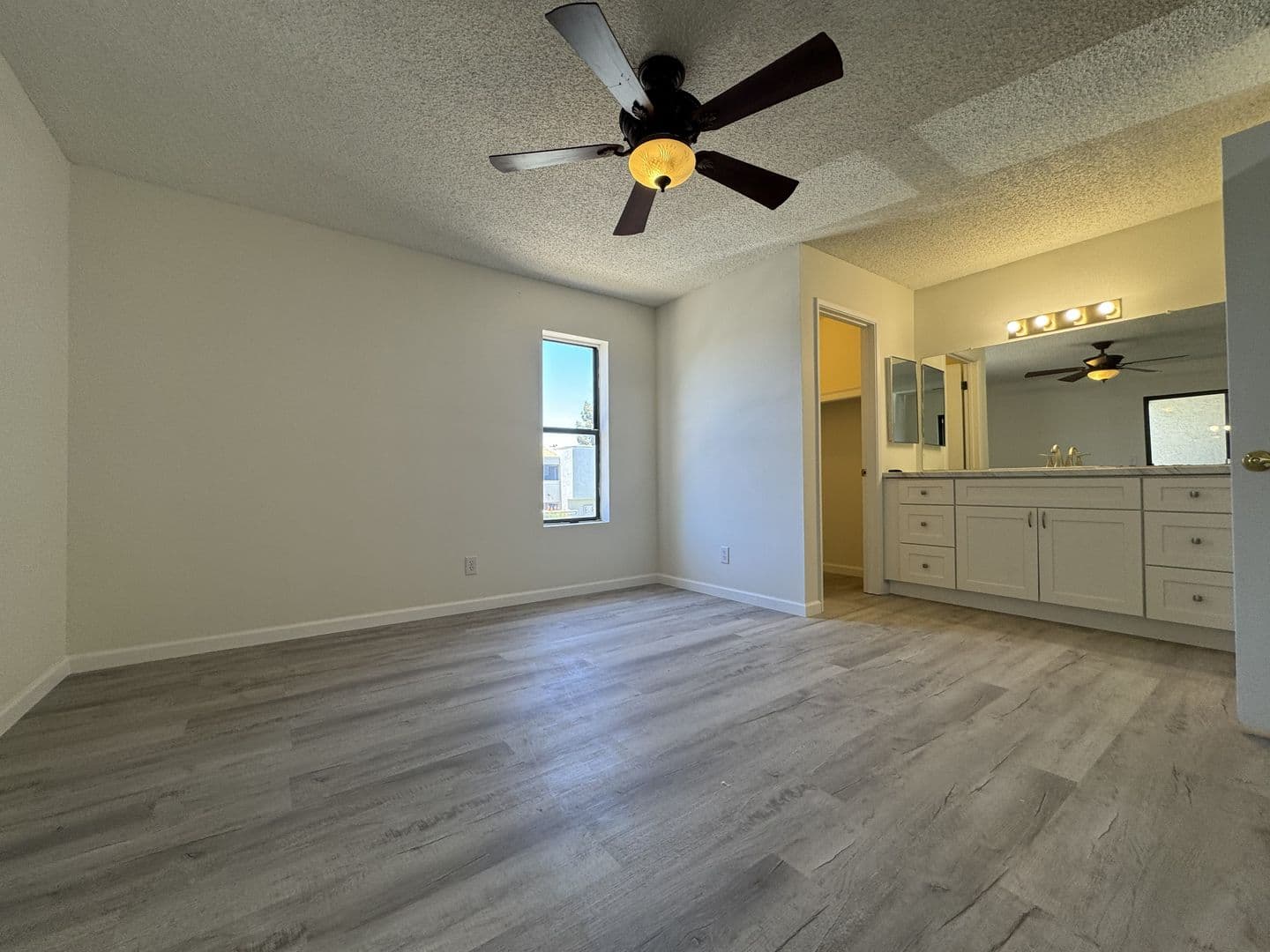 Tempe Apartment: 850 S River Dr.
