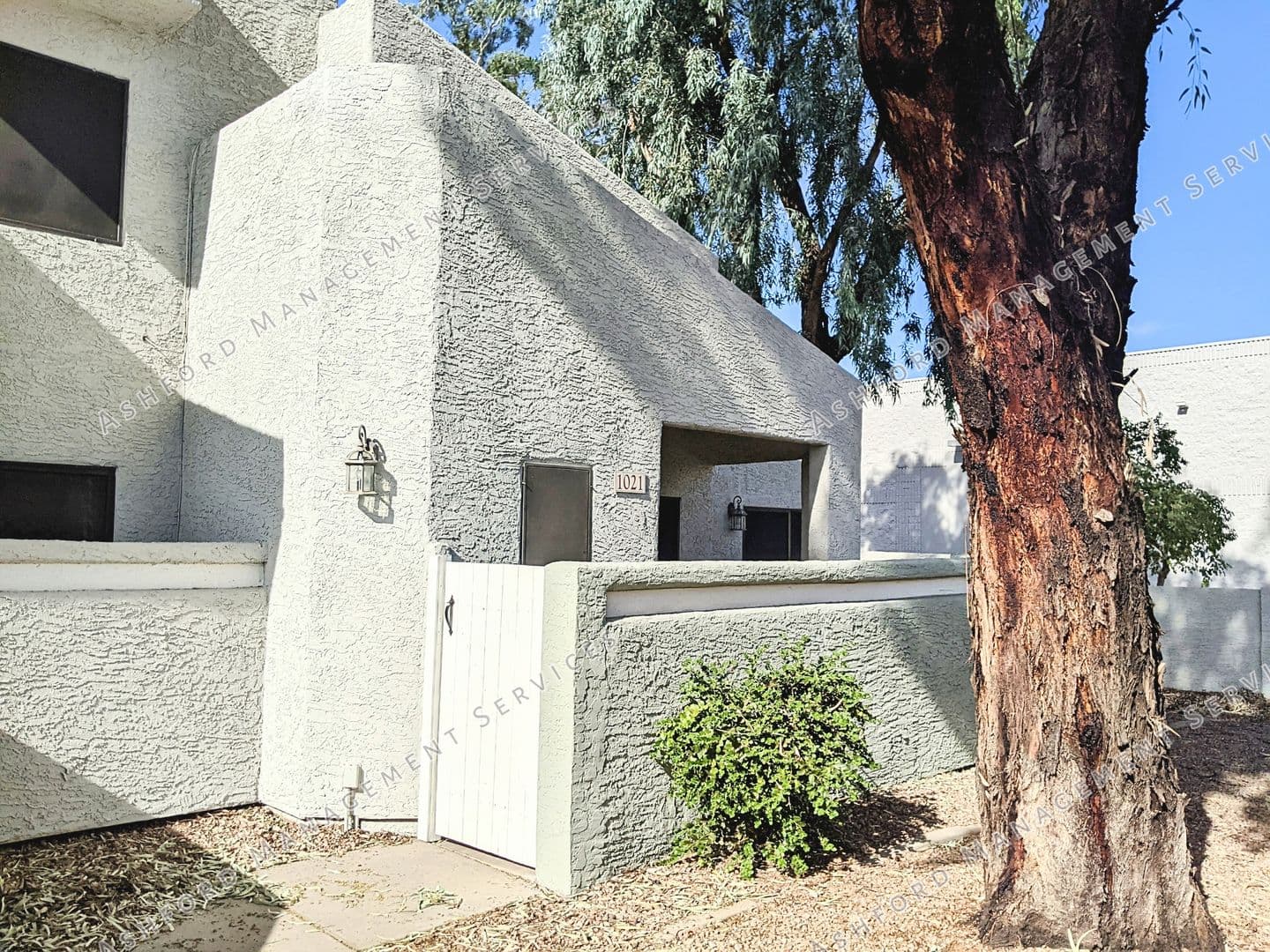 Tempe House: 850 S. River Dr. #1021