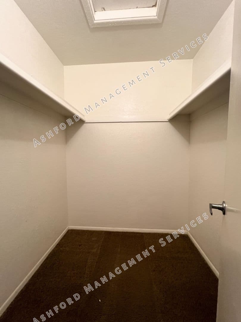 Phoenix Condo: 7141 N 16th St #227