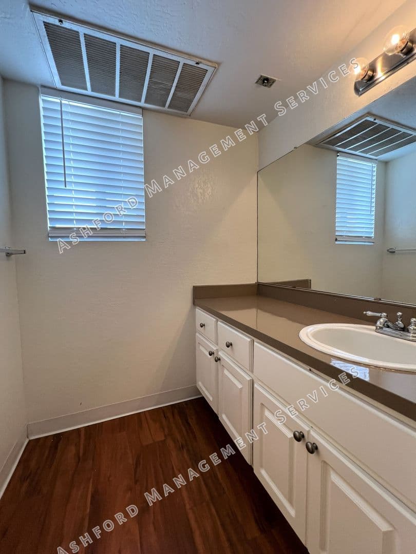 Phoenix Condo: 7141 N 16th St #227
