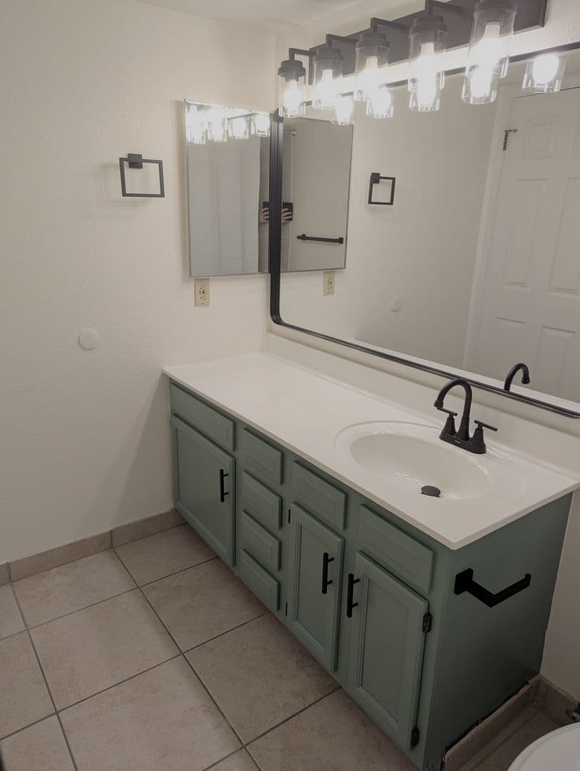 Tempe House: 850 S. River Dr. #1021