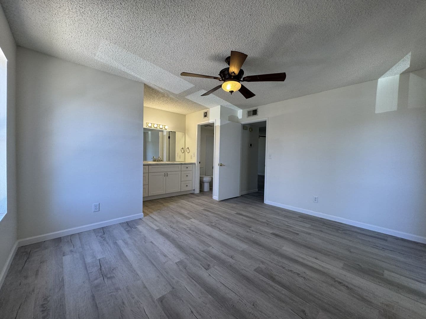 Tempe Apartment: 850 S River Dr.