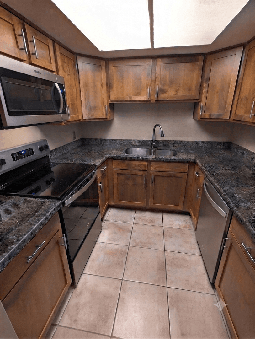 Tempe House: 850 S. River Dr. #1021