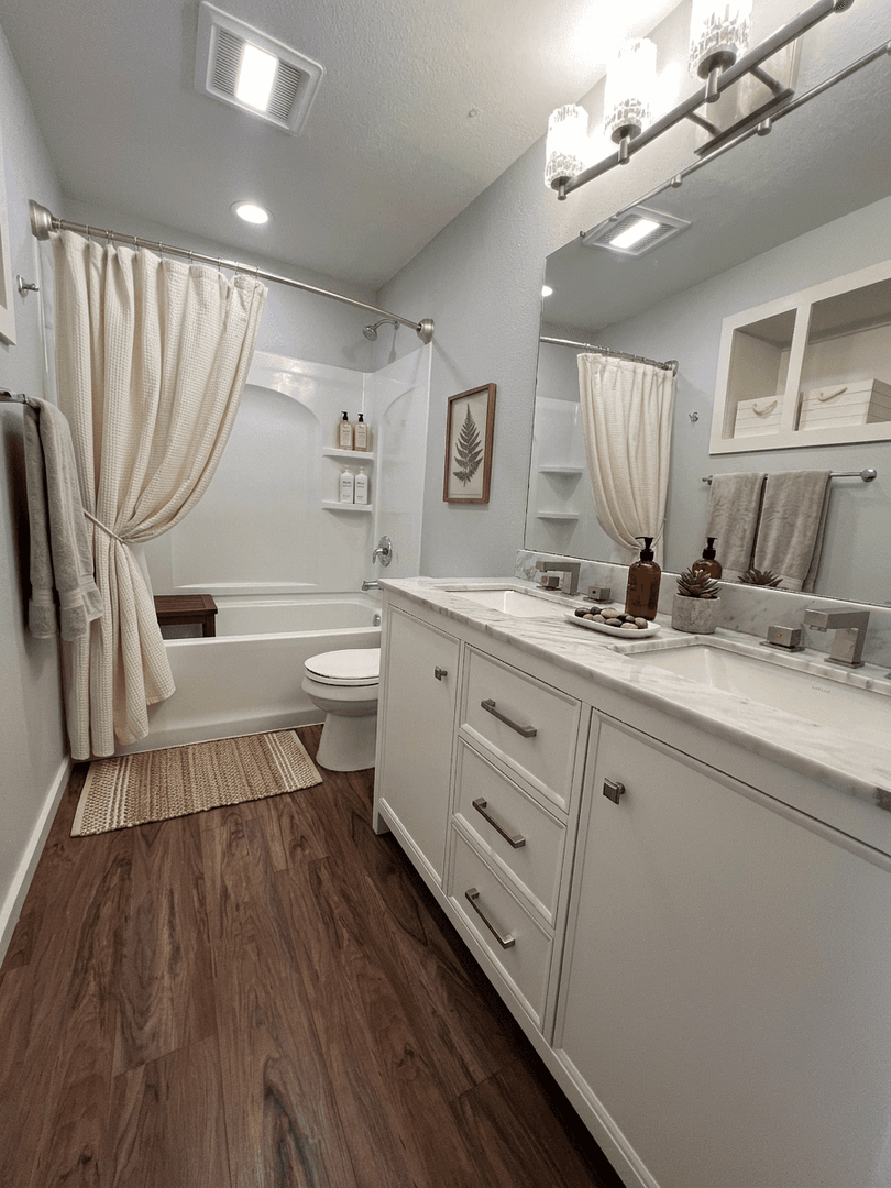 Ashland Apartment: 373 Iowa St
