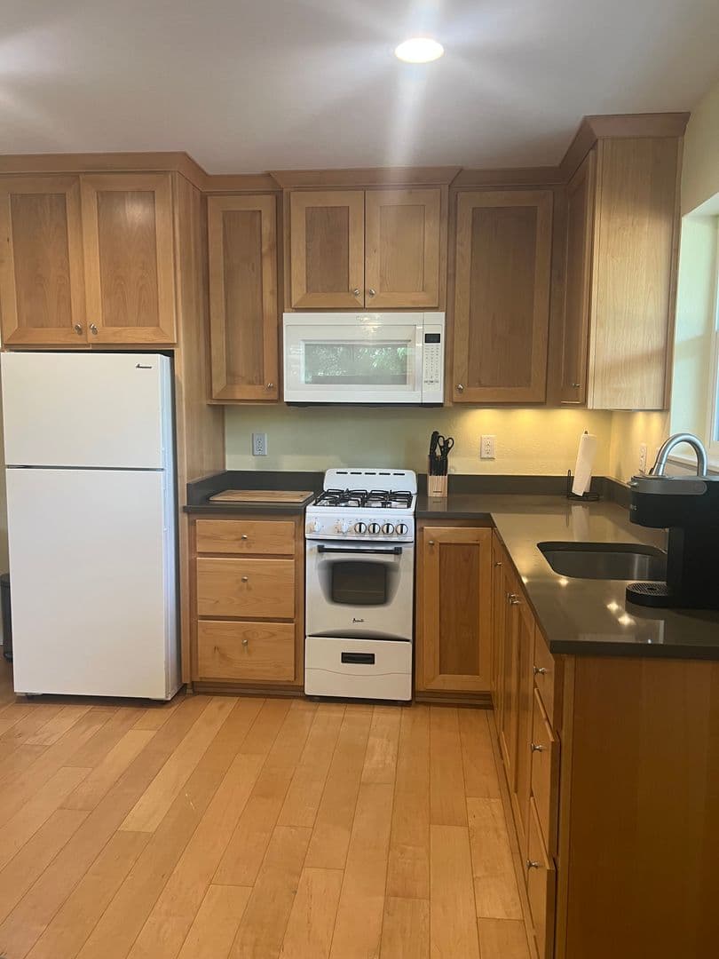 Ashland Apartment: 872 Siskiyou Blvd
