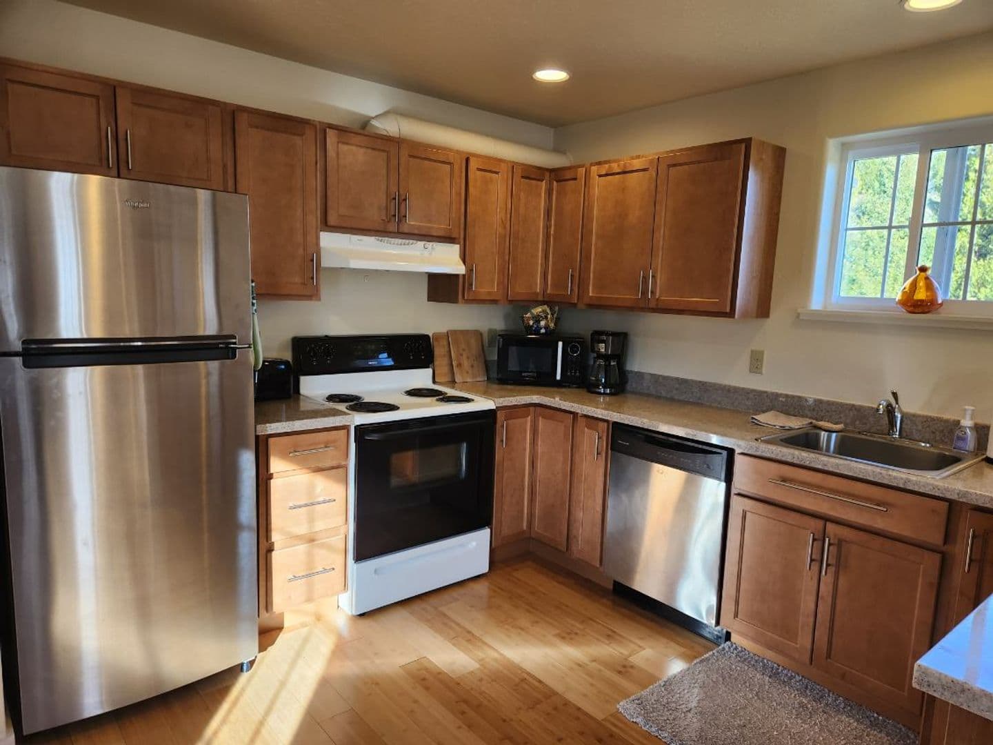 Ashland Apartment: 1280 Oak St - Miranda Carriage House #1