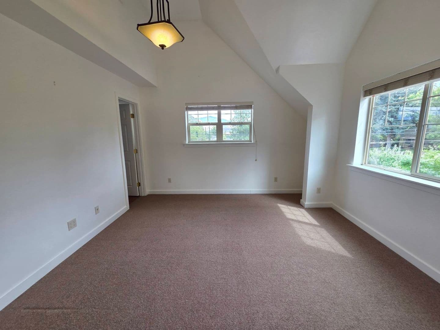 Ashland Townhome: 907 Bellview Ave
