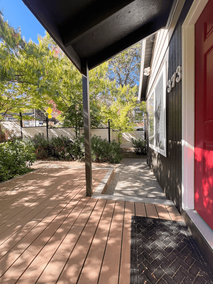Ashland Apartment: 373 Iowa St