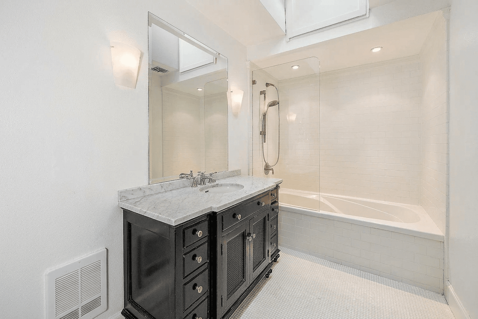Ashland Condo: 180 Lithia Way #208