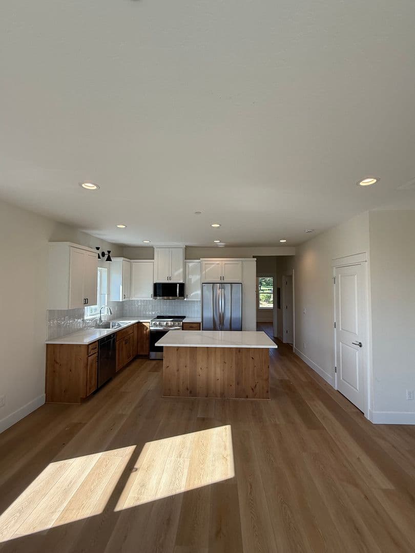 Talent Apartment: 615 Talent Ave. A