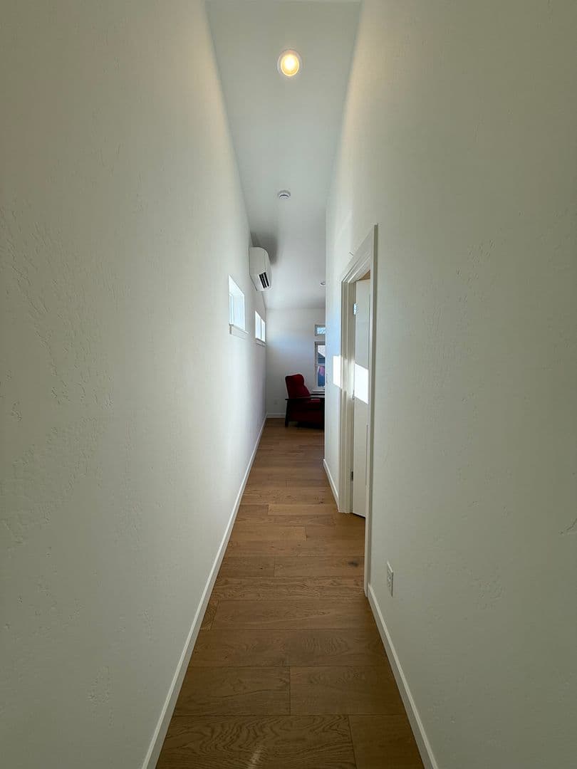 Ashland House: 1285 Hagen Way