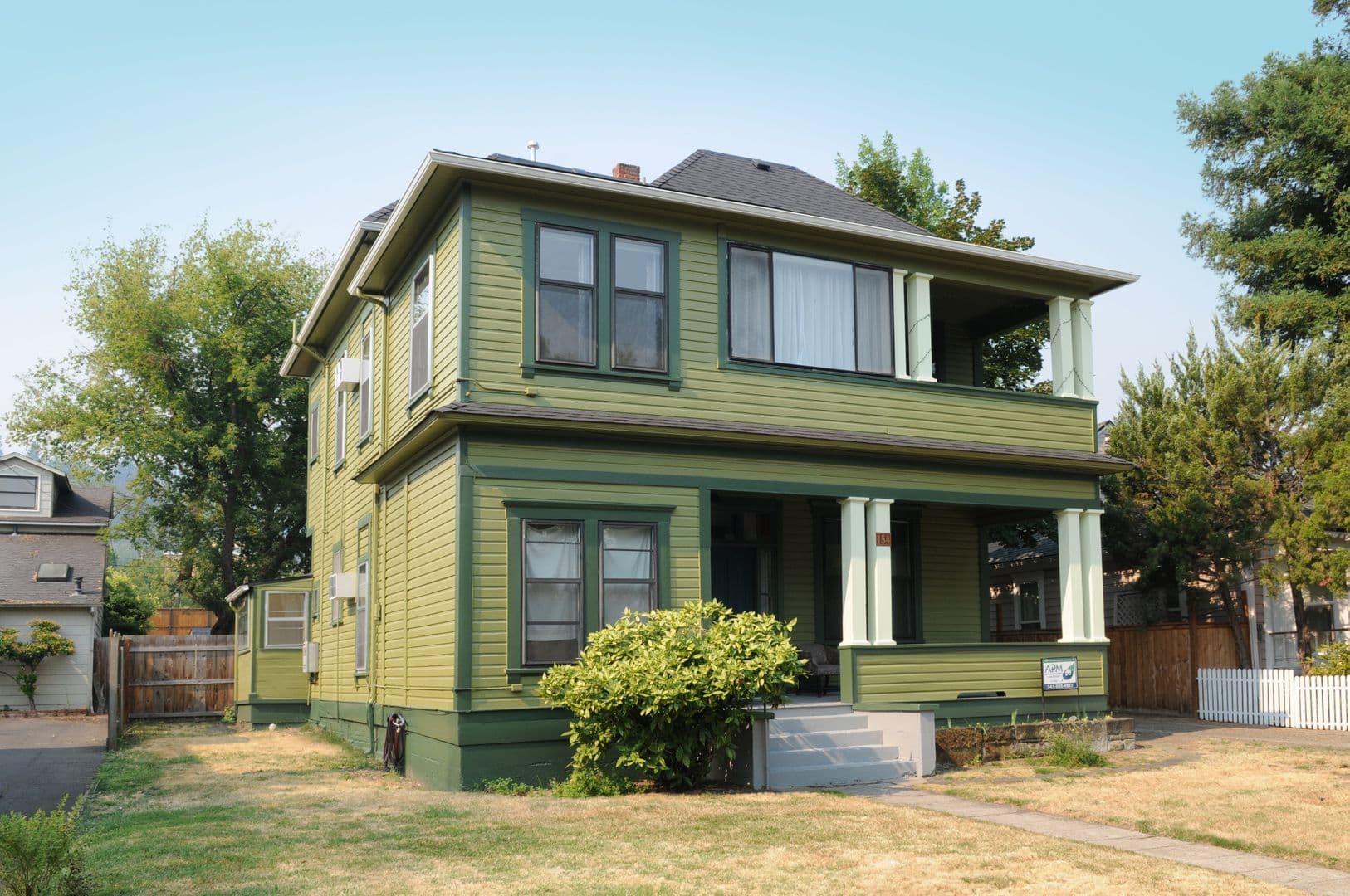 Ashland Apartment: 154 B St #1
