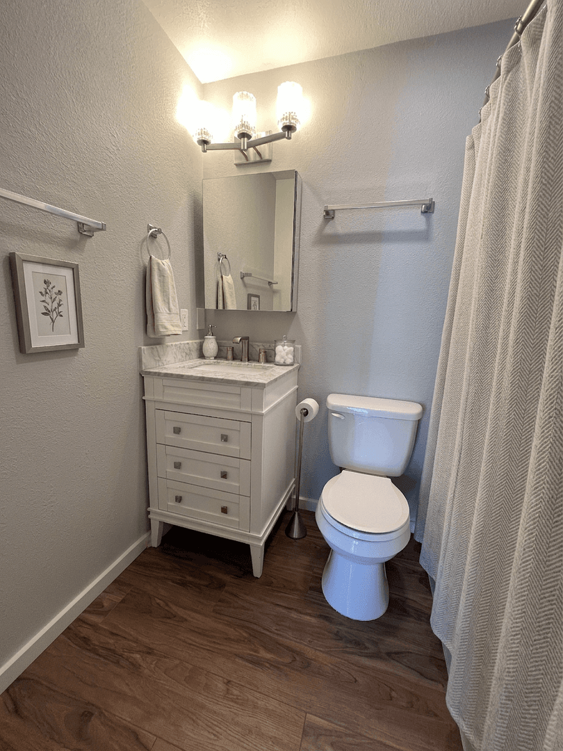 Ashland Apartment: 373 Iowa St