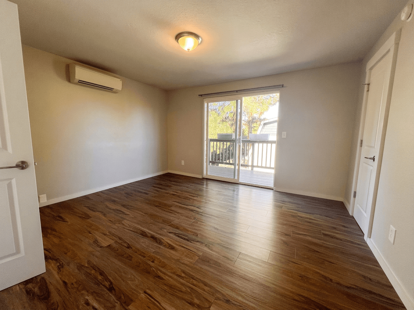 Ashland Apartment: 373 Iowa St