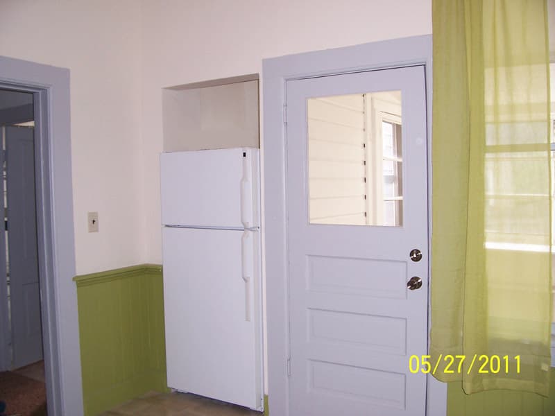 Ashland Apartment: 154 B St #1