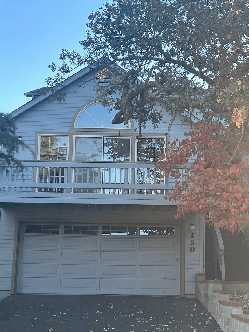 Ashland House: 250 Sheridan St